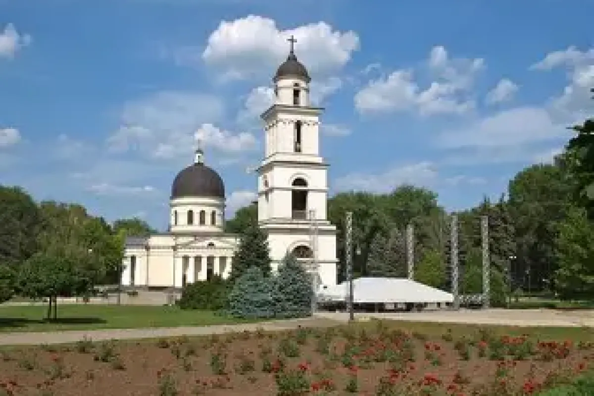 Pilar de la Horadada — Chișinău
